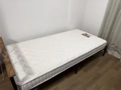 引取限定　ホワイトマットレスと木製フレームセット