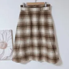 ナチュラルビューティーベーシック　チェック柄　膝丈　フレアスカート　茶系　M