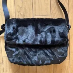 NIKE/黒いファー風ショルダーバッグ
