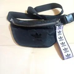adidasボディバッグ　アディダス ウエストバッグ ショルダー　ウエストポーチ