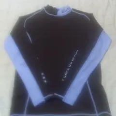 『ハイネック』アスレタ(表裏に元々ロゴはなく、首もとと袖部分にあります)