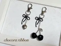 【465】ビーズキーホルダー 黒 さくらんぼ ストラップ ハート リボン