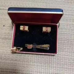 ネクタイピンとカフスボタンセット