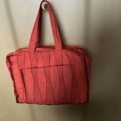 赤いストライプトートバッグ