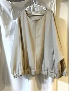 ナチュラルビューティーベーシック　ドルマンジップアップ　ブルゾン