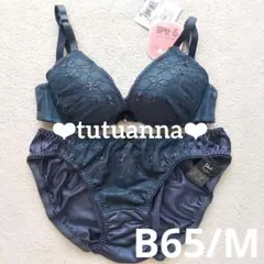 B65 tutuanna ブラショーツセット ダークグリーン 花柄 寄せる 谷間のサムネイル