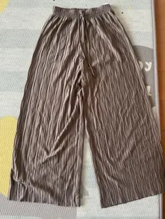 美品　coca ウェーブプリーツイージーパンツ ベージュ Fサイズ