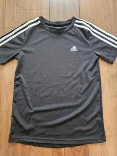 adidas 黒 メッシュTシャツ 150cm