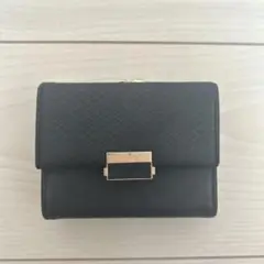 ブラック三つ折り財布 ゴールド金具付き