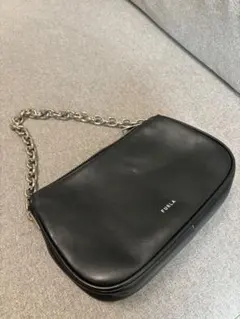 FURLA ブラックレザーハンドバッグ