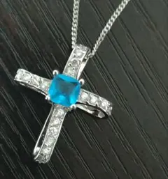 Aquamarine Style Cross クロス型ネックレス 青色宝石付き