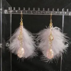 ハンドメイド♪羽根ピアス☆ピンクだ円桜ビーズ/成人式/結婚式/イヤリングに変更可