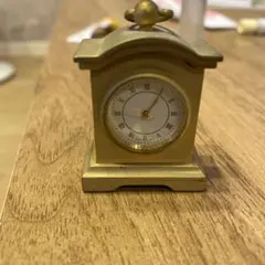 ゴールド クラシックな時計　置物