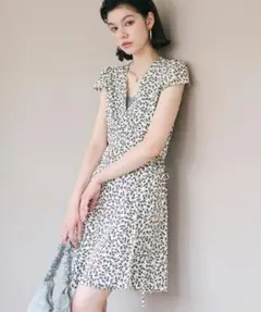 新品未開封　coca ウエストリボン花柄カシュクールワンピース