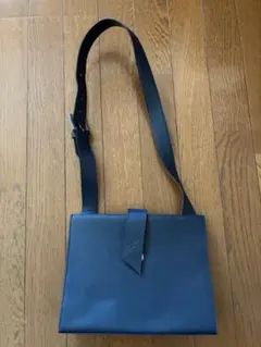 ネイビー ショルダーバッグ シンプルデザイン