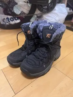 ファー付きブラックスノーブーツ