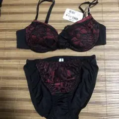 新品タグ有⭐︎B75黒と赤のレースブラジャー&ショーツMセット