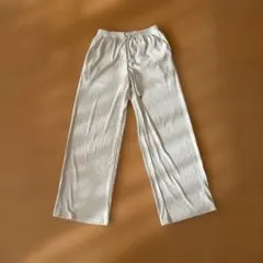 パンツ　ウエストゴム　クリームよりのホワイト　GU Mサイズ