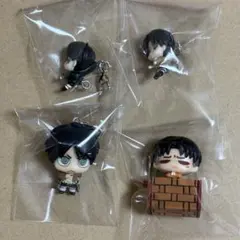 進撃の巨人 キーホルダー イヤホンジャックフィギュア 4点 エレン リヴァイ