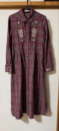 axes femme 刺繍入りロングシャツワンピース