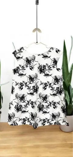 【極美品】タバサの花柄チュニック　34 Lのサムネイル