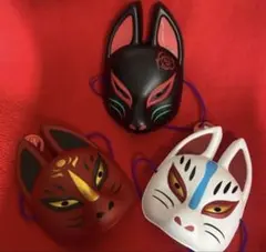 イチ推しお面！日本の伝統美’この価格でお届け致します！白&黒&赤の半面狐面３種類