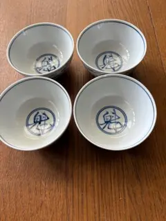 湯飲み 4個セット 青い線と色鮮やかな絵柄