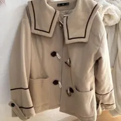 ベージュ ダッフルコート 大きな襟