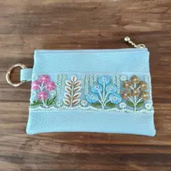 ハンドメイド　インド刺繍リボンポーチ/合皮/ミントブルー/ 鍵ケース