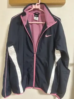 NIKE ナイキ　ウィンドブレーカー　レディース