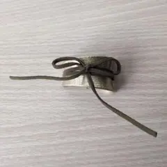 ゴールド リボン付きヘアピン