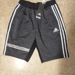 新品 adidas ハーフパンツ グレー 3本ライン 150