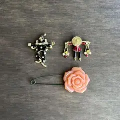 古い ブローチ ローズ 薔薇 花売り ピエロ バランス人形 昭和レトロ