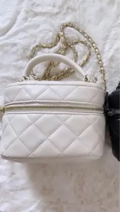 バニティバッグ 白 キルティング