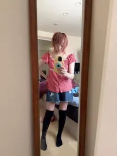 オフショルダー赤白チェックシャツ