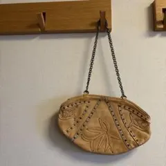刺繍入りベージュクラッチバッグ