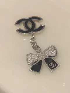 CHANEL リボンモチーフブローチ