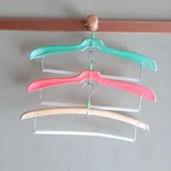 プラスチックハンガー 3本 赤 緑 ベージュ 古道具 レトロポップ 昭和レトロ