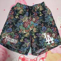 PLEASURES ロサンゼルスドジャース フローラルショートパンツ LAロゴのサムネイル