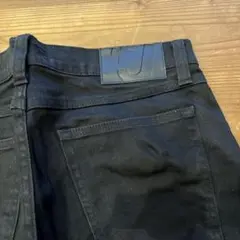 UNIQLO +Jブラックストレートデニム