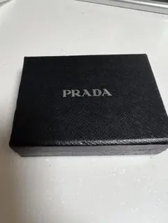 希少 レザー PRADA バッジ ブローチ トライアングル 三角 箱付 男女