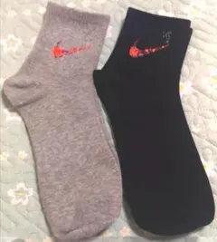Nike グレーと黒のソックス 2足セット