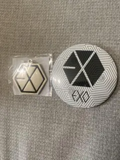EXO ロゴ　缶バッジ　キーホルダー