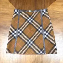 美品 バーバリーブルーレーベル ホースロゴ金具ベルト ノバチェックウールスカート
