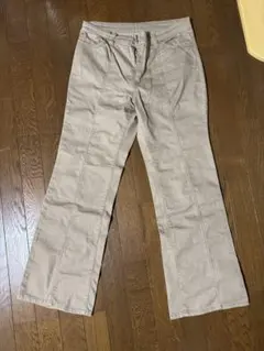 ベージュ フレアチノパン 赤いタグ付き