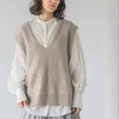 美品　洗えるラクーンコンＶネックベスト　apart by lowrys ジレ