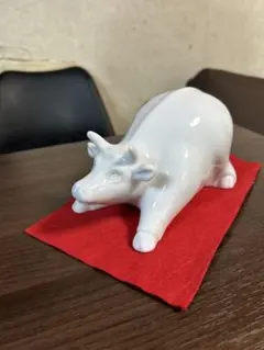 有田焼　白磁　牛の置物【華山作】のサムネイル