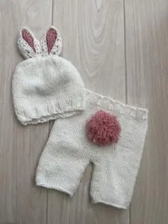ウサギ耳付きニット帽とパンツセット