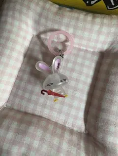 ウサギのキャラクターキーホルダー めじるしアクセサリー