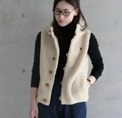 GYMPHLEX ジムフレックス フード付き ボアベスト くるみボタン